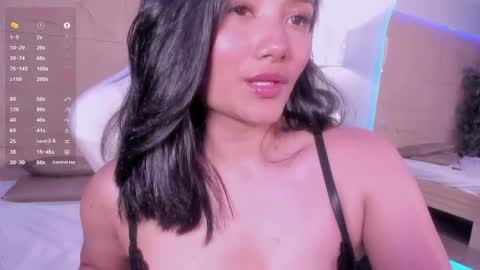 hannahmonttgomery  Help me reach 100 Hands up online show from 04-06-26, 05:47