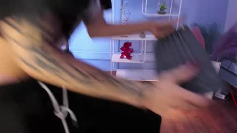 Snapshot of hannahpage chatting on 02-05-26, 12:43 Hannah online show from 02-05-26, 12:43