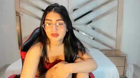 Snapshot of hannaliss18 chatting on 11-06-25, 03:51 Hanna online show from 11-06-25, 03:51