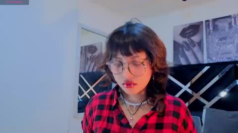 Snapshot of hannita_01 chatting on 06-05-26, 12:11 hannita_01 online show from 06-05-26, 12:11