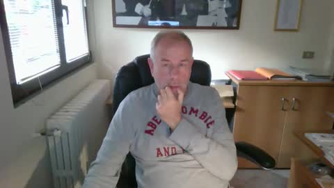 Snapshot of hanscooper chatting on 10-04-25, 03:21 hanscooper online show from 10-04-25, 03:21
