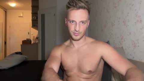 Snapshot of hanzlagerfelt chatting on 11-09-25, 08:18 hanzlagerfelt online show from 11-09-25, 08:18