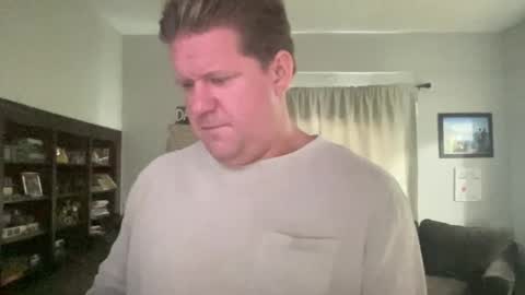 Snapshot of happilymarr1ed chatting on 09-24-25, 01:47 DadBod online show from 09-24-25, 01:47