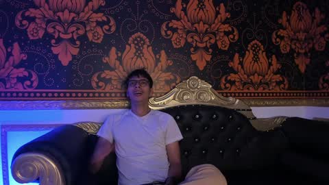 happy_cream_ online show from 12-14-24, 03:25