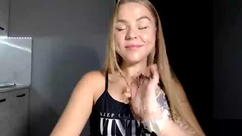 Snapshot of happy_fox_ chatting on 09-25-25, 09:40 happy_fox_ online show from 09-25-25, 09:40