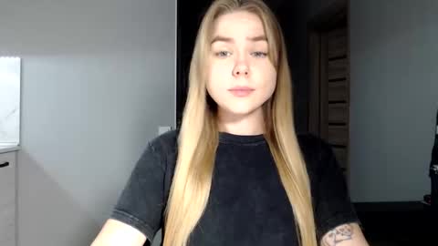 happy_fox_ online show from 11-16-25, 07:08