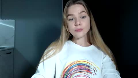 happy_fox_ online show from 12-03-25, 08:40