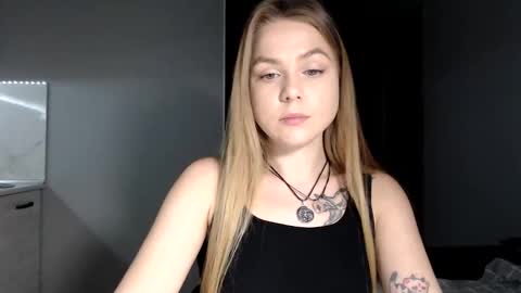 happy_fox_ online show from 03-03-26, 08:15