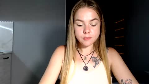Snapshot of happy_fox_ chatting on 06-25-26, 10:25 happy_fox_ online show from 06-25-26, 10:25