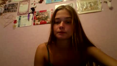 Snapshot of happyemily18 chatting on 10-27-25, 06:23 happyemily  online show from 10-27-25, 06:23