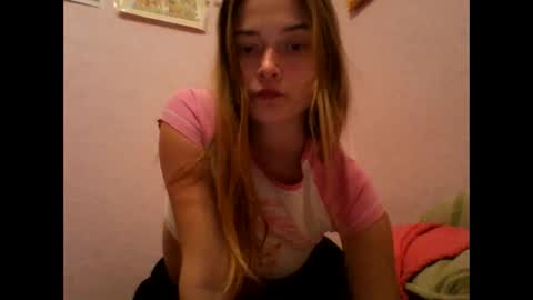 Snapshot of happyemily18 chatting on 02-12-26, 07:20 happyemily online show from 02-12-26, 07:20