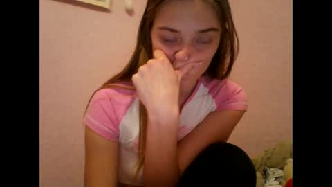 Snapshot of happyemily18 chatting on 02-19-26, 09:33 happyemily online show from 02-19-26, 09:33