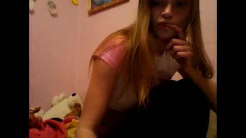 Snapshot of happyemily18 chatting on 03-06-26, 08:27 happyemily online show from 03-06-26, 08:27