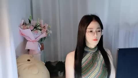 Snapshot of happyflower802318 chatting on 04-23-26, 03:03 Daisy online show from 04-23-26, 03:03