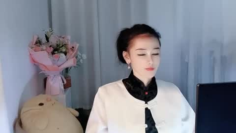 Snapshot of happyflower802318 chatting on 04-25-26, 02:25 Daisy online show from 04-25-26, 02:25