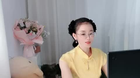 Snapshot of happyflower802318 chatting on 04-29-26, 04:05 Daisy online show from 04-29-26, 04:05