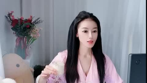 Snapshot of happyflower802318 chatting on 05-07-26, 12:05 Daisy online show from 05-07-26, 12:05