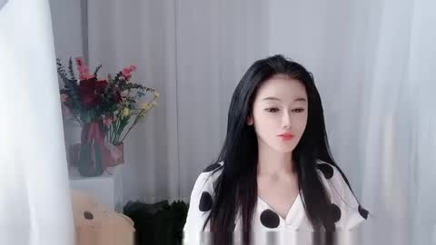 Snapshot of happyflower802318 chatting on 05-13-26, 12:41 Daisy online show from 05-13-26, 12:41