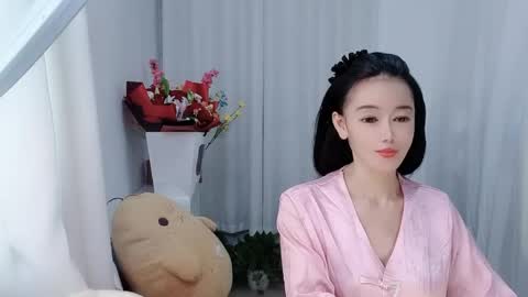 Snapshot of happyflower802318 chatting on 05-18-26, 02:29 Daisy online show from 05-18-26, 02:29