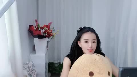 Snapshot of happyflower802318 chatting on 05-18-26, 04:07 Daisy online show from 05-18-26, 04:07