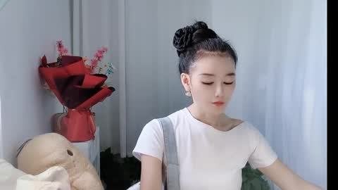 Snapshot of happyflower802318 chatting on 05-28-26, 02:42 Daisy online show from 05-28-26, 02:42