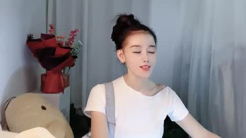 Snapshot of happyflower802318 chatting on 05-28-26, 02:47 Daisy online show from 05-28-26, 02:47