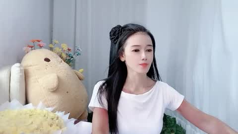 Snapshot of happyflower802318 chatting on 06-06-26, 02:27 Daisy online show from 06-06-26, 02:27
