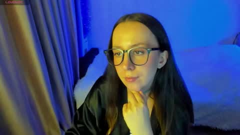 Stephanie online show from 10-31-25, 04:52