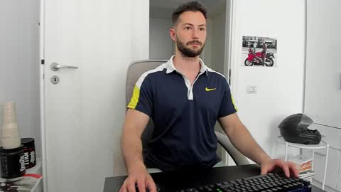 Snapshot of hard_chriss chatting on 05-30-26, 10:12 Hard Cock online show from 05-30-26, 10:12