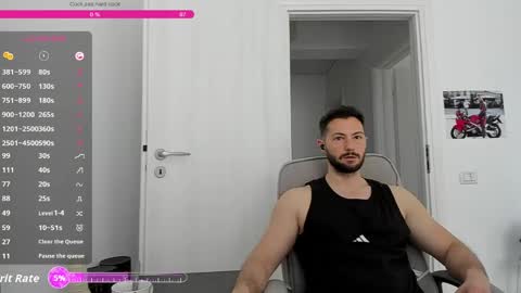 Snapshot of hard_chriss chatting on 05-31-26, 08:32 Hard Cock online show from 05-31-26, 08:32
