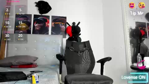 Snapshot of hardboy_latin chatting on 06-18-26, 04:02 hardboy_latin online show from 06-18-26, 04:02