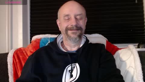 Snapshot of hardmrlazy chatting on 12-24-24, 01:06 MrLazy online show from 12-24-24, 01:06