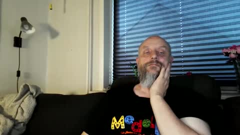 Snapshot of hardmrlazy chatting on 05-19-26, 06:36 MrLazy online show from 05-19-26, 06:36