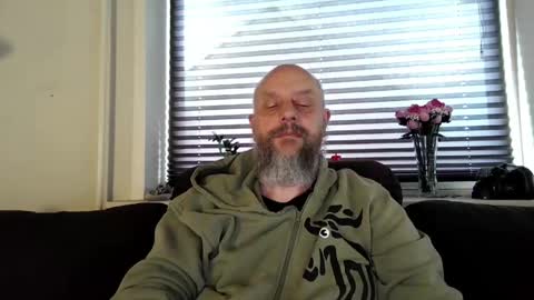 Snapshot of hardmrlazy chatting on 05-21-26, 07:15 MrLazy online show from 05-21-26, 07:15