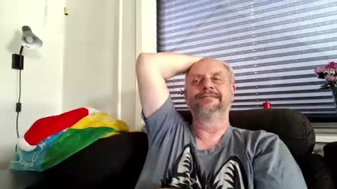 Snapshot of hardmrlazy chatting on 06-20-26, 04:32 MrLazy online show from 06-20-26, 04:32