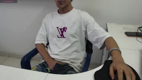 Snapshot of hardsexlove08 chatting on 05-06-26, 07:19 Andres Dean online show from 05-06-26, 07:19