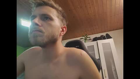 Snapshot of hardtechno_xxx chatting on 01-01-25, 07:20 hardtechno_xxx online show from 01-01-25, 07:20