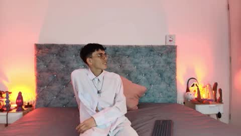 H A R I   A N D R E online show from 01-07-26, 01:13