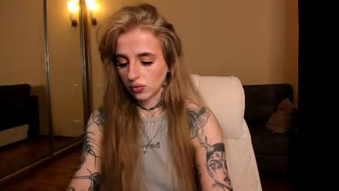 Julia online show from 06-19-26, 05:56