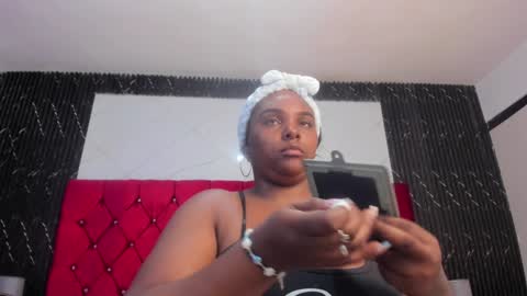 Snapshot of harleyevaans chatting on 01-21-25, 12:07 Harley Evaans online show from 01-21-25, 12:07