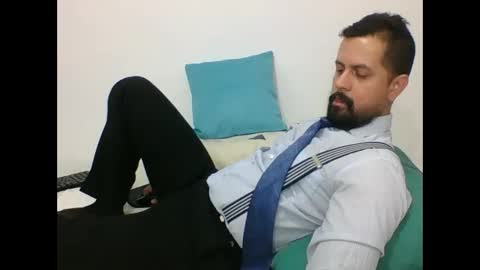 Snapshot of harry_goldenmillerx10fun chatting on 01-17-25, 07:49 Harry online show from 01-17-25, 07:49