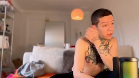 Snapshot of harry_jen chatting on 03-07-25, 09:18 TAP HERE choise Harry tattoo on chest Jen curls hair online show from 03-07-25, 09:18