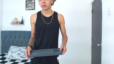 Snapshot of harry_jhonsonn chatting on 05-22-26, 12:29 Harry online show from 05-22-26, 12:29