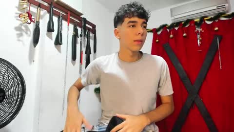 Snapshot of harry_latinboy chatting on 12-08-24, 07:43 Harry online show from 12-08-24, 07:43