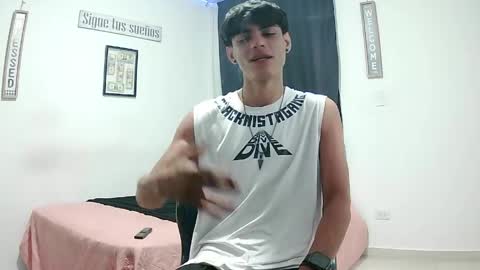 Snapshot of harrythomson1 chatting on 05-08-26, 01:00 harry thomson online show from 05-08-26, 01:00