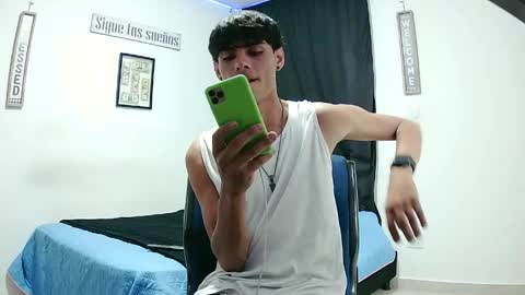 Snapshot of harrythomson1 chatting on 05-10-26, 01:44 harry thomson online show from 05-10-26, 01:44