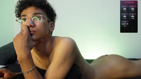 Snapshot of harrytwink18 chatting on 01-10-25, 05:45 HARRY online show from 01-10-25, 05:45