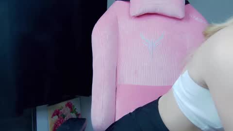 Anna online show from 12-15-25, 01:32