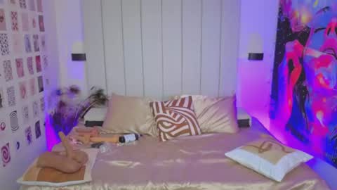 Snapshot of hathor_nore chatting on 06-18-26, 02:01 Alicia online show from 06-18-26, 02:01