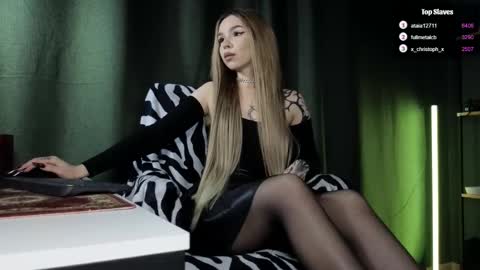 Snapshot of havenraee chatting on 01-10-26, 07:37 Miss Haven online show from 01-10-26, 07:37